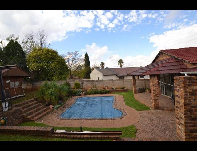 3 BEDROOM HOUSE FOR SALE IN HEUWELOORD